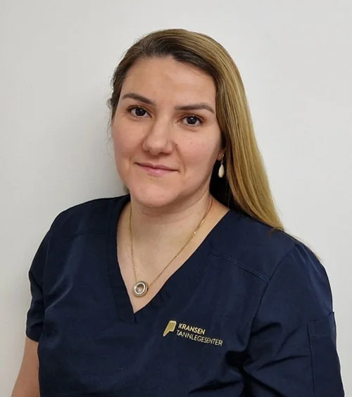 Spesialist i periodontologi Avesta Haider ved Kransen Tannlegesenter