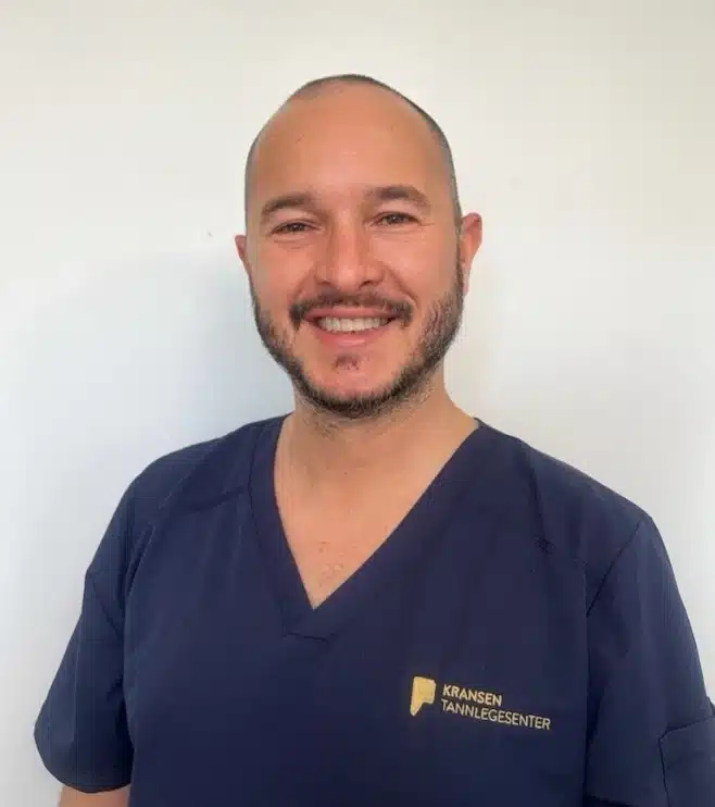 Tannlege Dr. Luis Rey ved Kransen Tannlegesenter