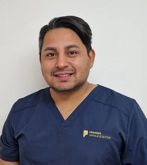 Tannpleier Mahesh Thapa ved Kransen Tannlegesenter